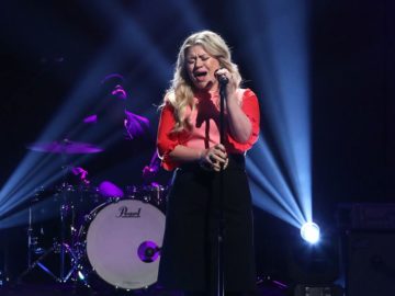 Win Kelly Clarkson's New CD