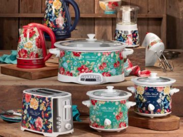 Win a Pioneer Woman Kitchen Bundle!
