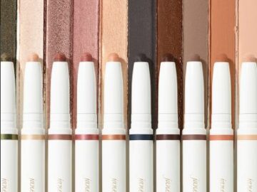 Effortless & Elevated ColorLuxe Eye Shadow Stick Giveaway