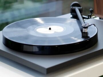 Audio Advice Kanto Ren Speakers + Rega Planar 1 Turntable Giveaway