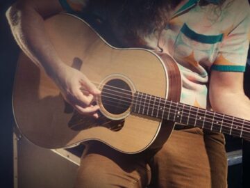 Taylor Guitars Gold Label 717e Giveaway