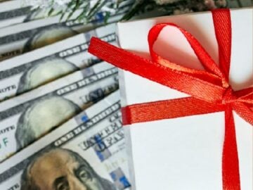 Al Capone Seasons of Giving Cash Giveaway